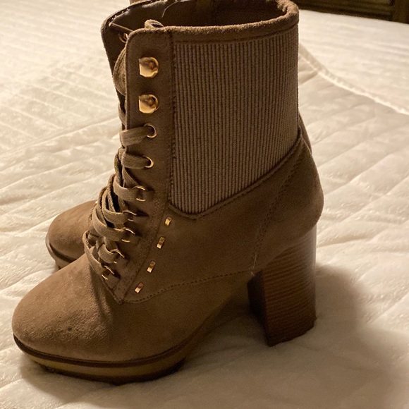 Wild Diva - Picture 1 of 2